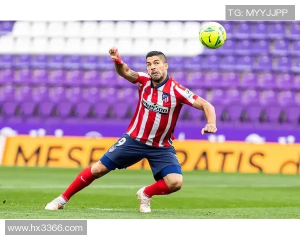 奇招！巴拉多利德球员防卫中亲吻对手，后者挥拳反击遭红牌罚下